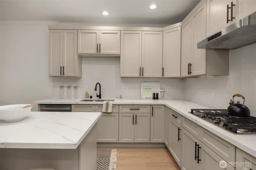 Property photo for 1102 Bellevue Way Se #2, Bellevue photo 13