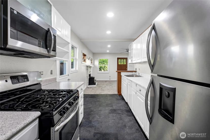 Property photo for 13026 Lake City Boulevard Sw, Lakewood photo 6