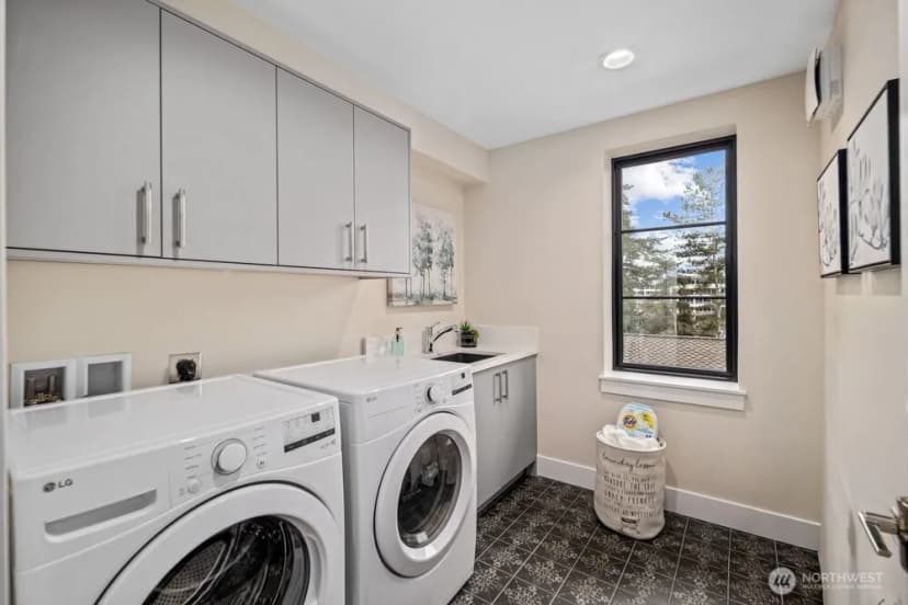 Property photo for 11223 Ne 13th Lane, Bellevue photo 31