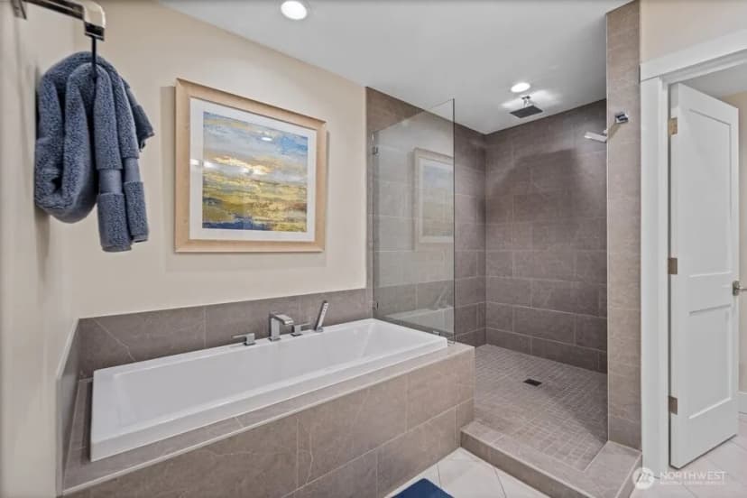 Property photo for 11223 Ne 13th Lane, Bellevue photo 24