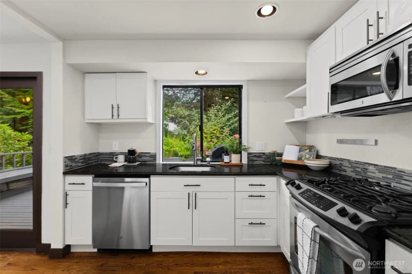 Property photo for 21803 Ne 17th Court, Sammamish photo 6