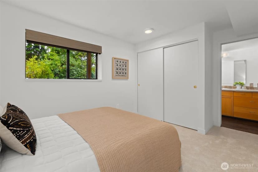 Property photo for 21803 Ne 17th Court, Sammamish photo 22