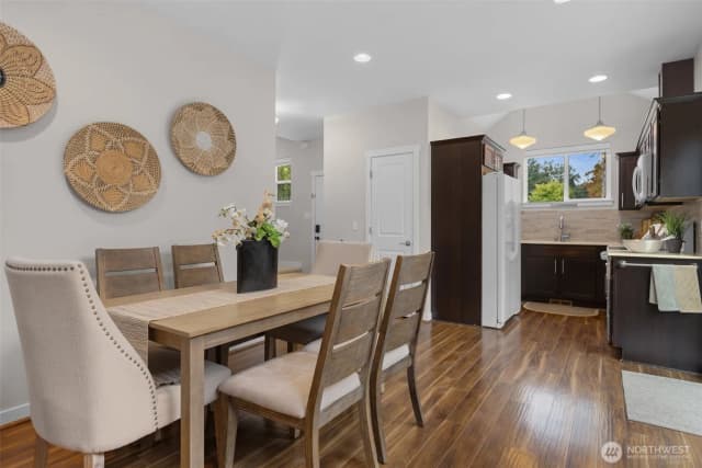 Property photo for 221 1st Place Ne, Issaquah photo 2