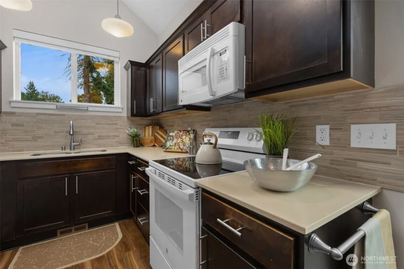 Property photo for 221 1st Place Ne, Issaquah photo 6