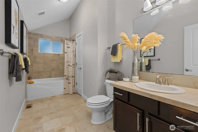 Property photo for 221 1st Place Ne, Issaquah photo 11