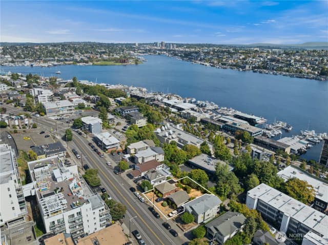 Property photo for 1722 Dexter Avenue N, Seattle photo 2