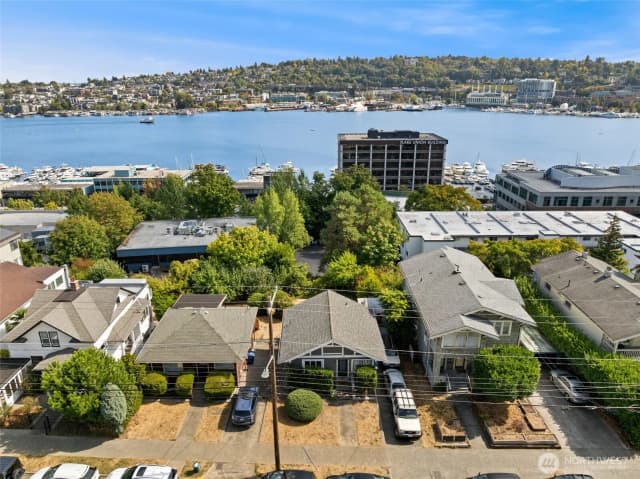 Property photo for 1722 Dexter Avenue N, Seattle photo 4