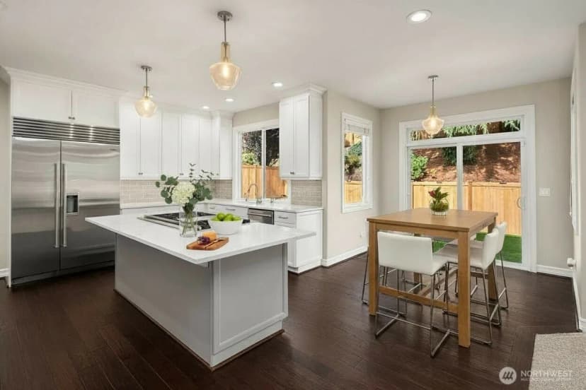Property photo for 27534 Se 28th Place, Sammamish photo 2