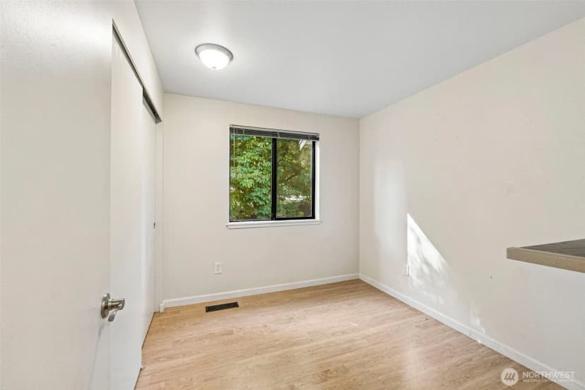 Property photo for 1632 Ne Perkins Way, Shoreline photo 19
