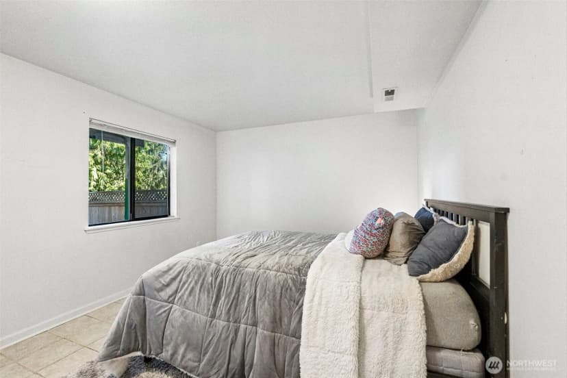 Property photo for 1632 Ne Perkins Way, Shoreline photo 25
