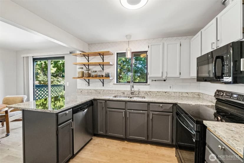 Property photo for 1632 Ne Perkins Way, Shoreline photo 12