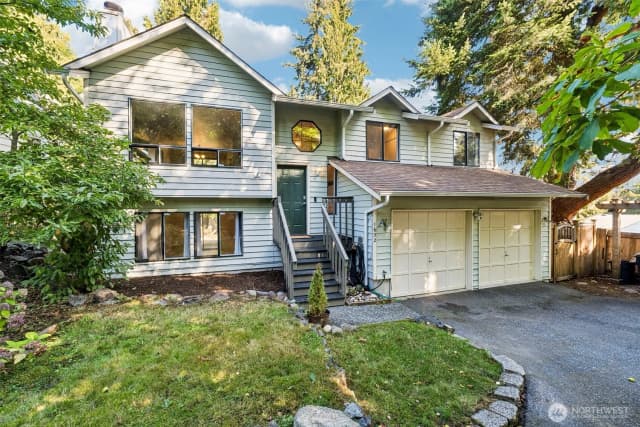 Property photo for 1632 Ne Perkins Way, Shoreline