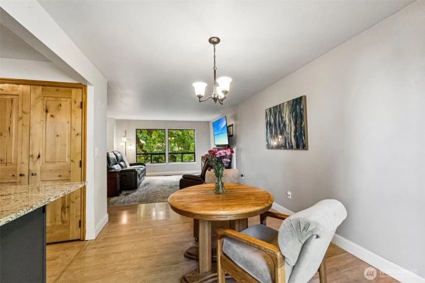 Property photo for 1632 Ne Perkins Way, Shoreline photo 8