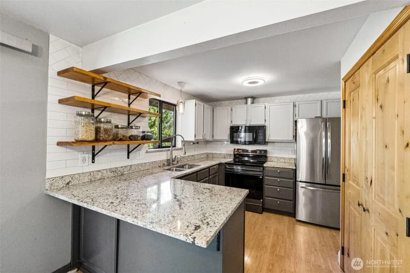 Property photo for 1632 Ne Perkins Way, Shoreline photo 10
