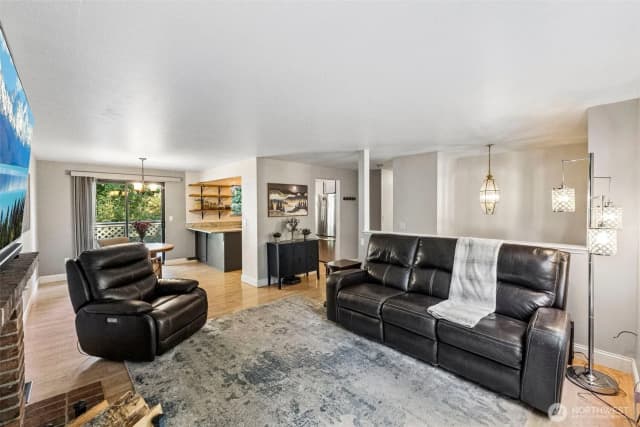 Property photo for 1632 Ne Perkins Way, Shoreline photo 5