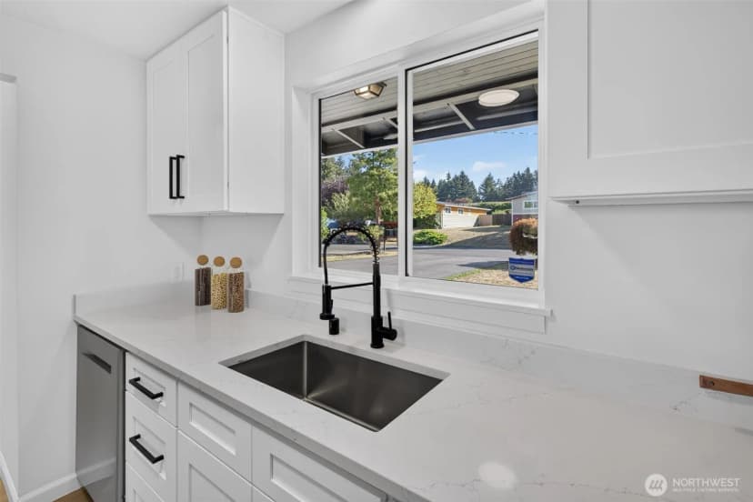 Property photo for 30025 14th Avenue S, Federal Way photo 9