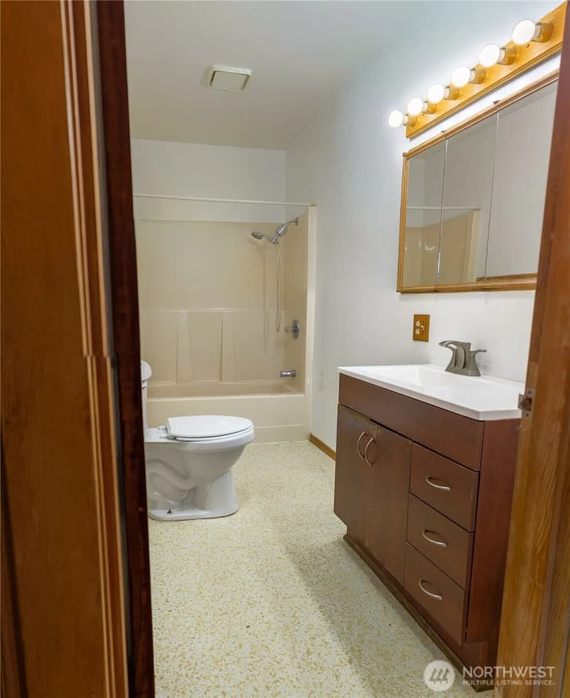 Property photo for 121 Sw 121 Street, Tonasket photo 8