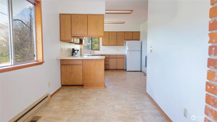 Property photo for 121 Sw 121 Street, Tonasket photo 4