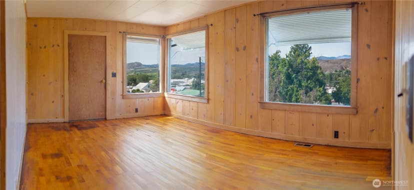 Property photo for 121 Sw 121 Street, Tonasket photo 3