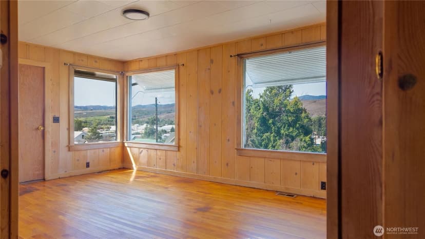 Property photo for 121 Sw 121 Street, Tonasket photo 2