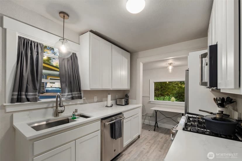 Property photo for 9338 39th Avenue S, Seattle photo 22