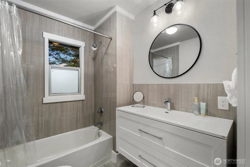 Property photo for 9338 39th Avenue S, Seattle photo 17