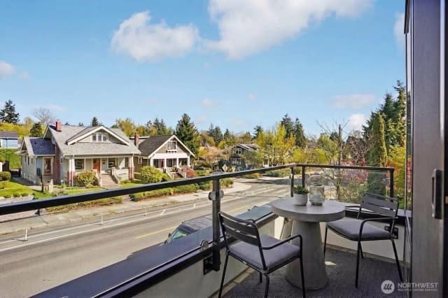 Property photo for 6211 12th Avenue Ne, Seattle photo 4