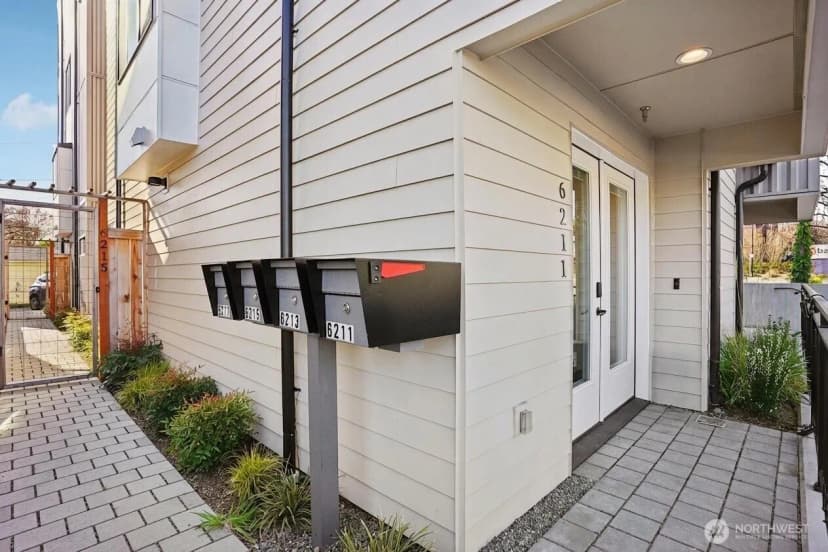Property photo for 6211 12th Avenue Ne, Seattle photo 3
