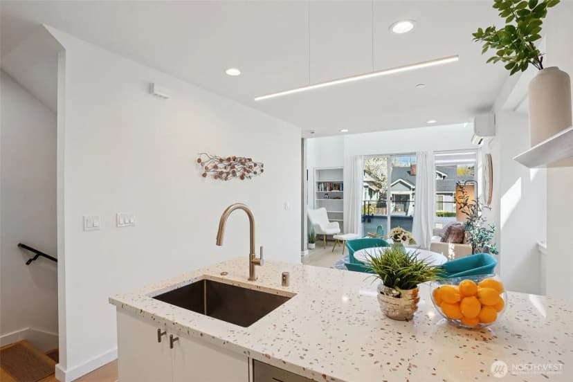 Property photo for 6211 12th Avenue Ne, Seattle photo 15