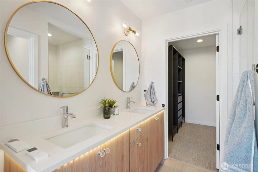 Property photo for 6211 12th Avenue Ne, Seattle photo 20