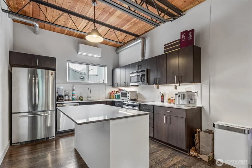 Property photo for 2377 Harbor Avenue Sw, Seattle photo 17