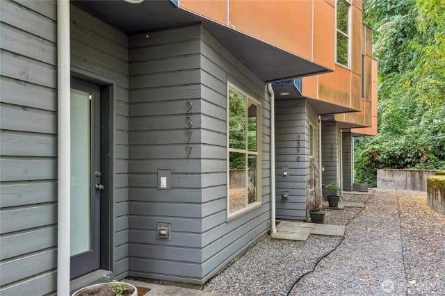 Property photo for 2377 Harbor Avenue Sw, Seattle photo 4
