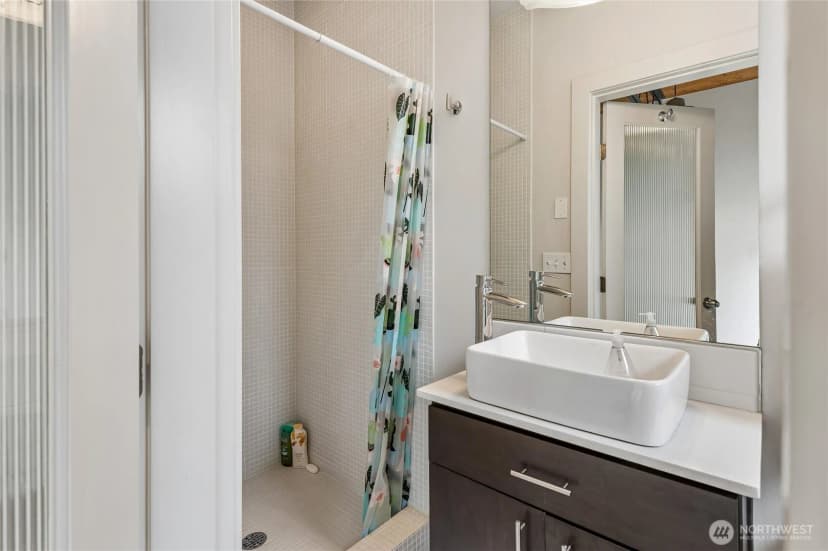 Property photo for 2377 Harbor Avenue Sw, Seattle photo 11