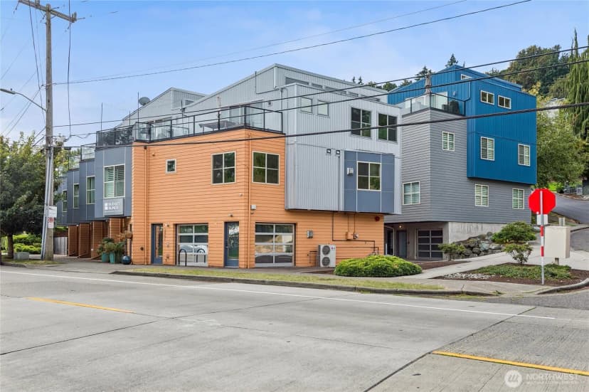 Property photo for 2377 Harbor Avenue Sw, Seattle photo 2