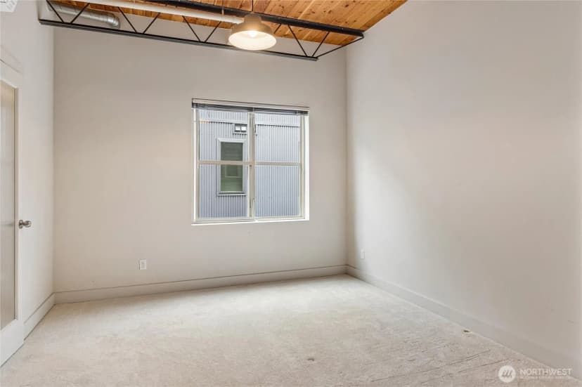 Property photo for 2377 Harbor Avenue Sw, Seattle photo 9
