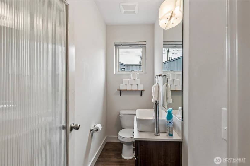 Property photo for 2377 Harbor Avenue Sw, Seattle photo 19