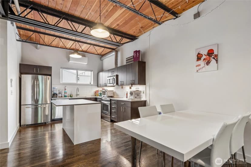 Property photo for 2377 Harbor Avenue Sw, Seattle photo 16