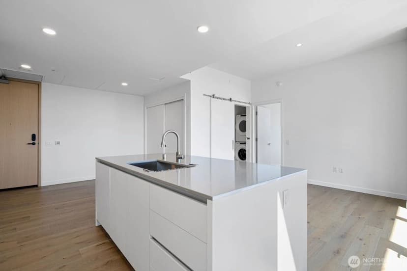 Property photo for 10232 10th Avenue Ne #1207, Bellevue photo 12