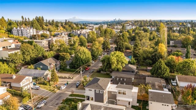 Property photo for 9251 Palatine Avenue N, Seattle photo 3