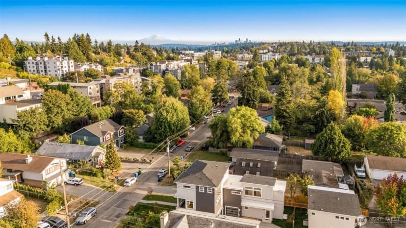 Property photo for 9251 Palatine Avenue N, Seattle photo 3