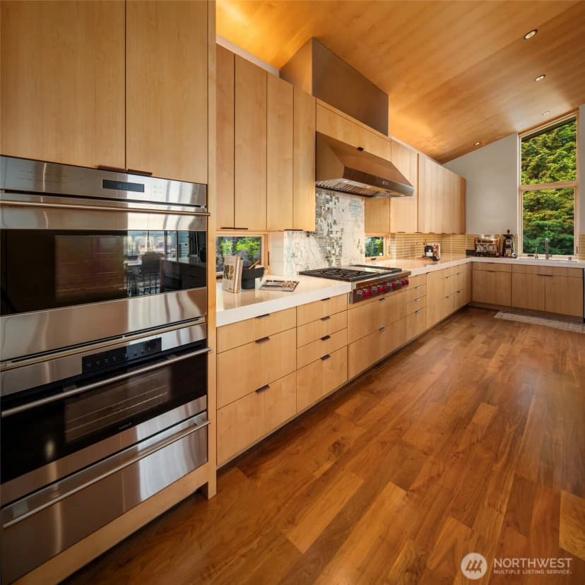 Property photo for 1215 Warren Avenue N, Seattle photo 16