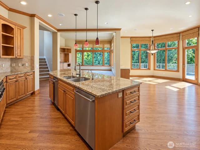 Property photo for 2618 100th Avenue Ne, Bellevue photo 5