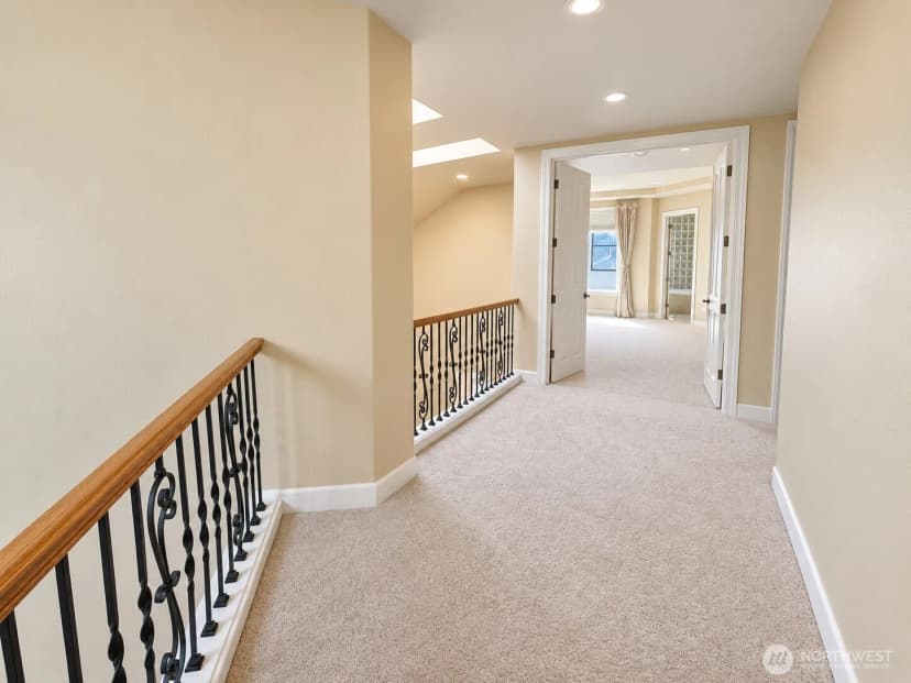 Property photo for 2618 100th Avenue Ne, Bellevue photo 13