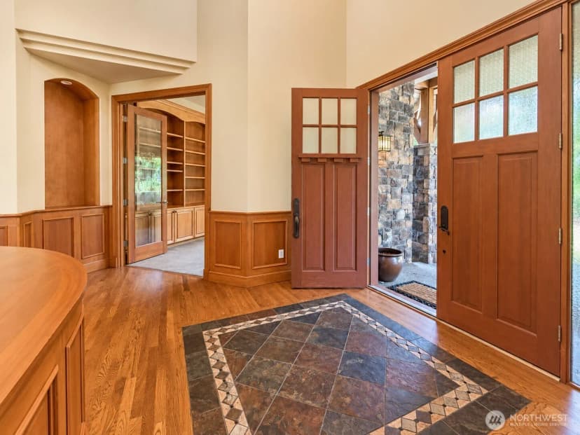 Property photo for 2618 100th Avenue Ne, Bellevue photo 4