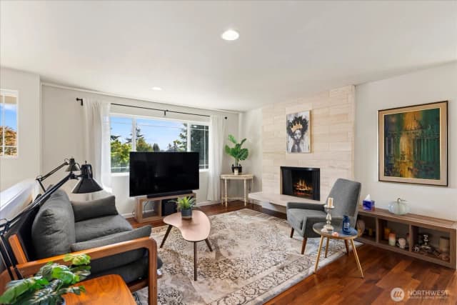 Property photo for 7957 30th Avenue Sw, Seattle photo 5