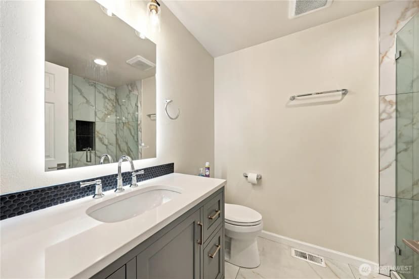 Property photo for 14729 Meadow Road #a, Lynnwood photo 15