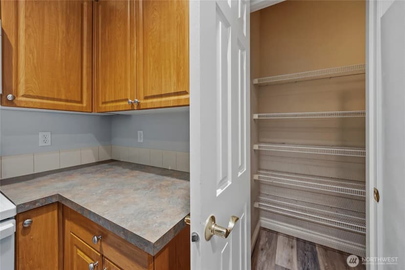 Property photo for 13000 Admiralty Way #j101, Everett photo 9