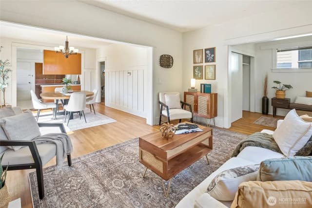 Property photo for 4743 5th Avenue Ne, Seattle photo 4