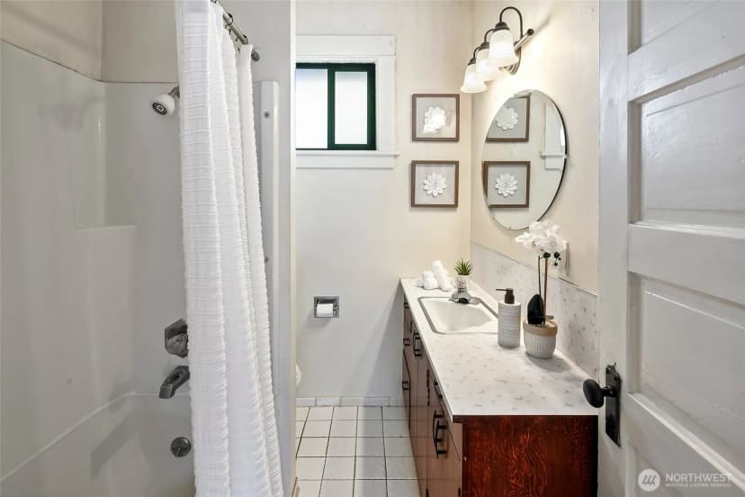 Property photo for 4743 5th Avenue Ne, Seattle photo 16