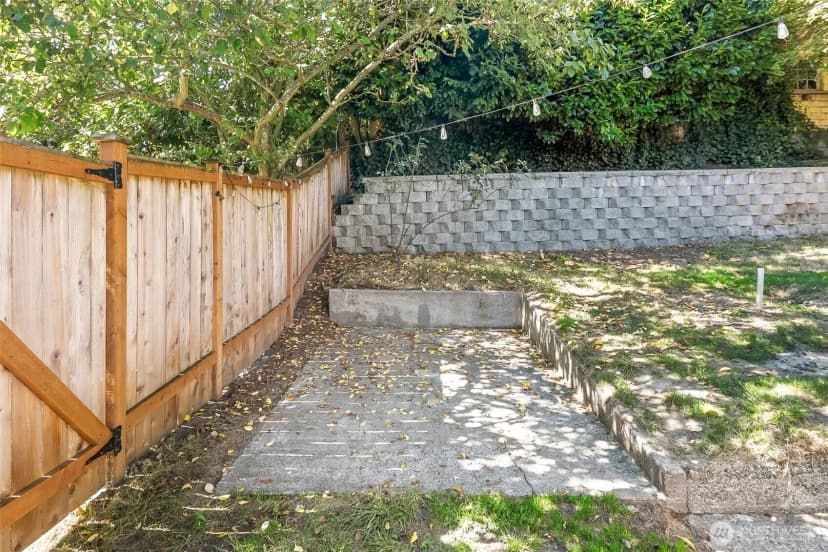 Property photo for 4743 5th Avenue Ne, Seattle photo 22